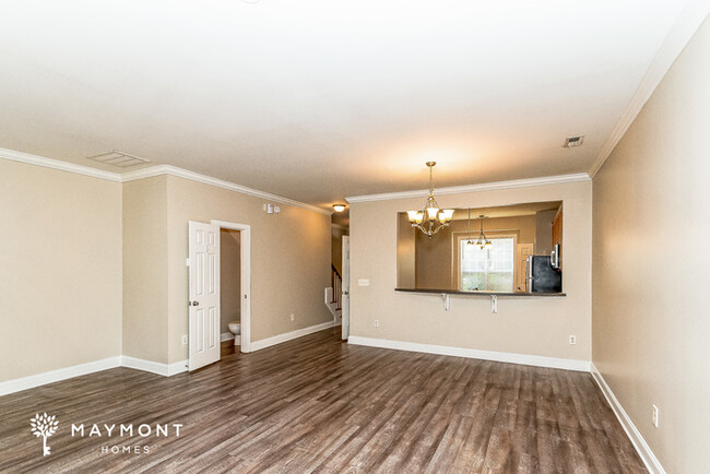 Building Photo - 3-Bedroom Charming Townhome