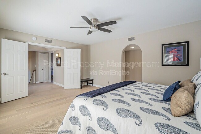 Building Photo - 10527 E Fanfol Ln