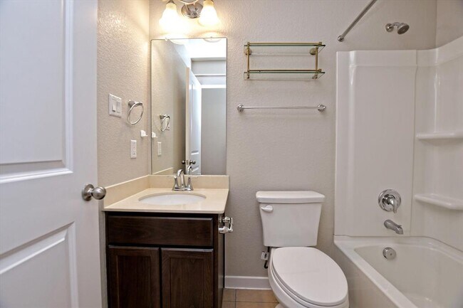 Building Photo - 201 Pearland St