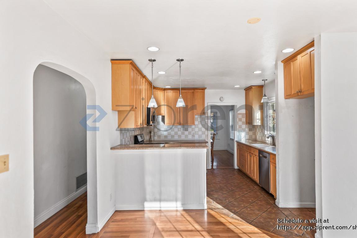 Building Photo - 855 N 17th St