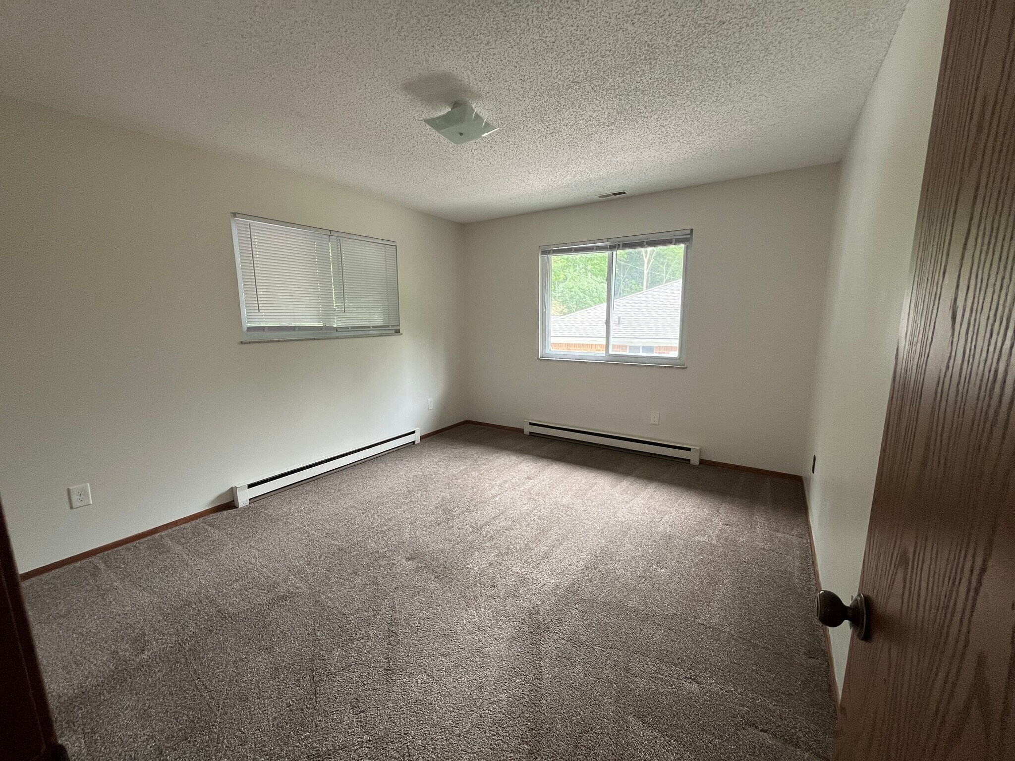 Master bedroom - 1588 Jones Dr
