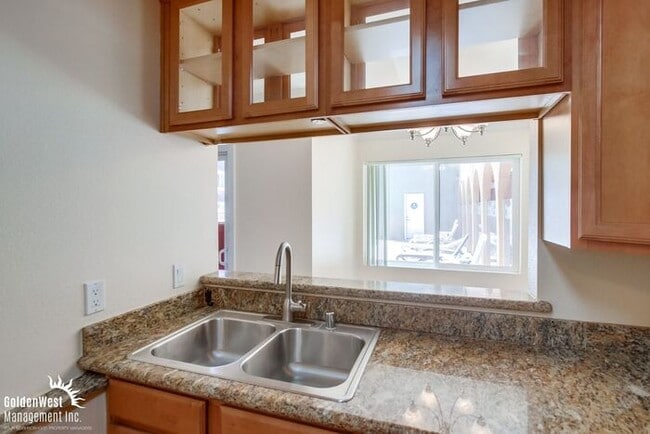 Building Photo - Charming 1Bdm 1Ba Coastal Condo in Pacific Beach!