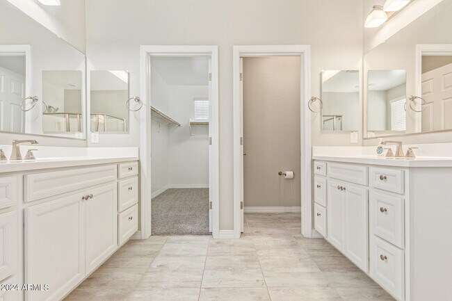 Building Photo - 21366 W Almeria Rd