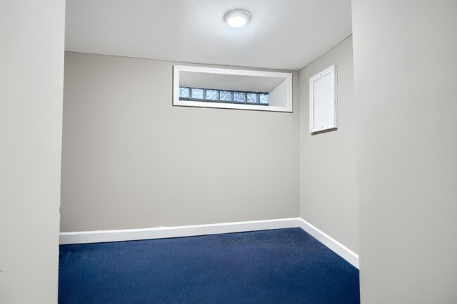 Building Photo - 1113 Ashburton St