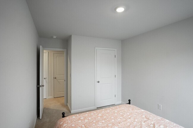 Building Photo - 950 Quaint Parish Cir
