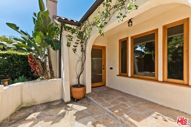 Building Photo - 503 N Vista St