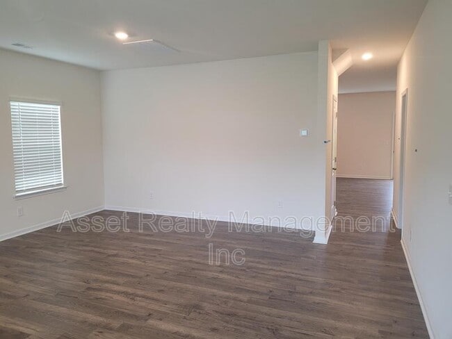 Building Photo - 4714 Willow Bluff Cir