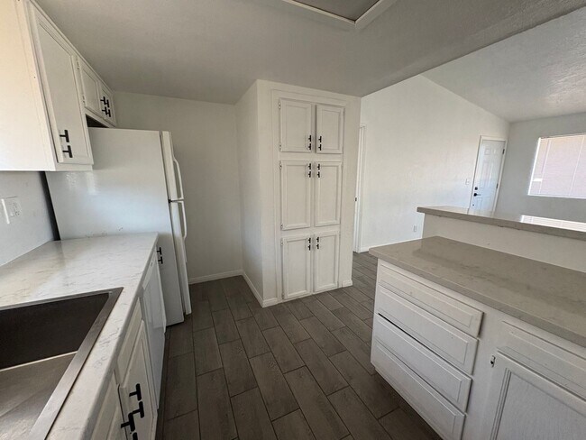 Building Photo - 74077 Cactus Dr