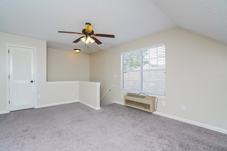Building Photo - 161 S Birchwood Dr