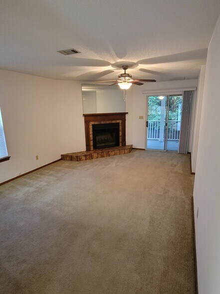 Building Photo - 1500 E Johnson Ave