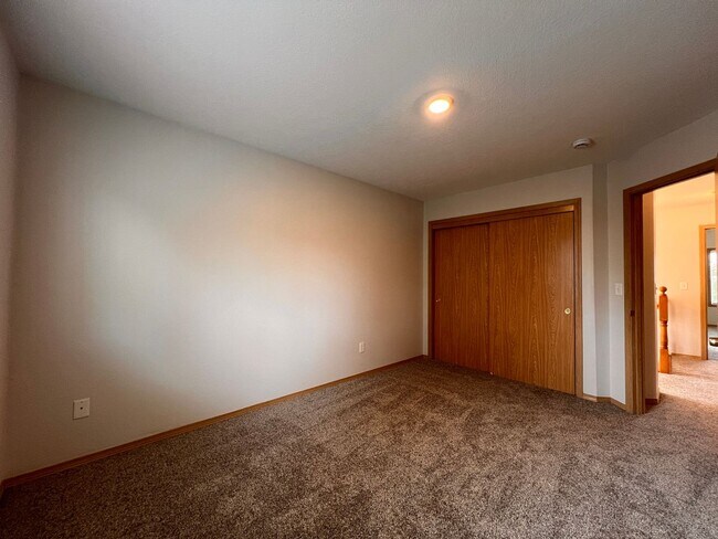 Building Photo - MOVE IN SPECIAL!! Beautifully Remodeled Ho...