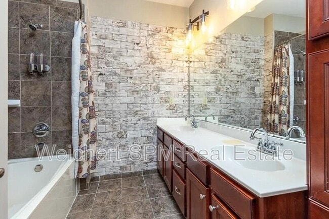 Building Photo - 721 Litty Ct