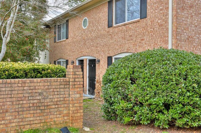 Building Photo - 2905 Arrowhead Dr
