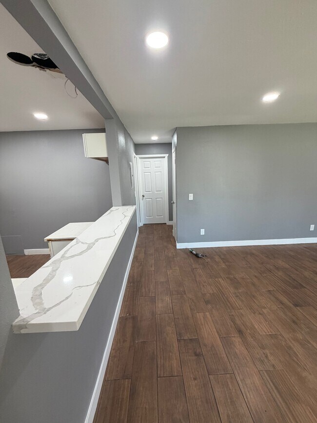 Building Photo - 2580 Hayes Dr