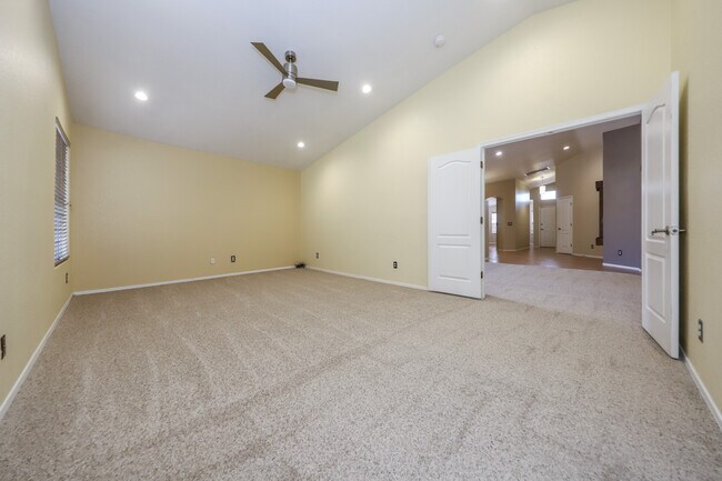 Building Photo - 2921 River Creek Pl