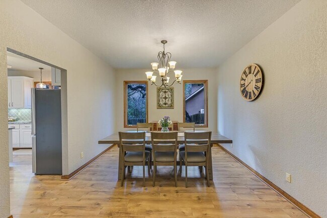 Building Photo - 640 Bluffside Dr