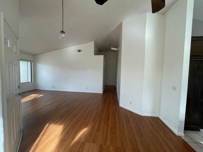 Building Photo - Charming Home in Hesperia- HOA Community- 3 Bedrooms, 2 Bathrooms, Community Park