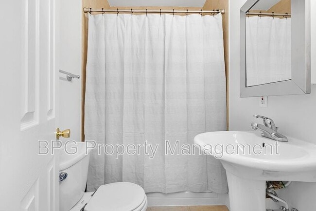 Building Photo - 1037 5th St NE