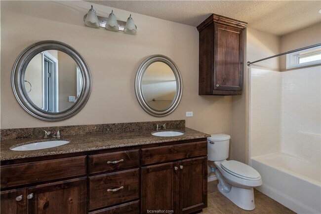 Building Photo - 3613 Davidson Dr