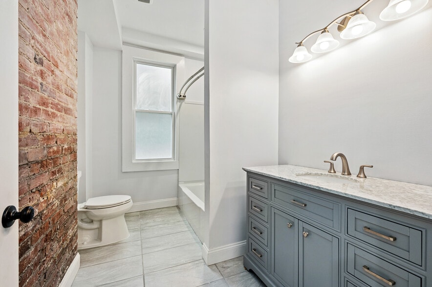 Building Photo - 318 Laurel St