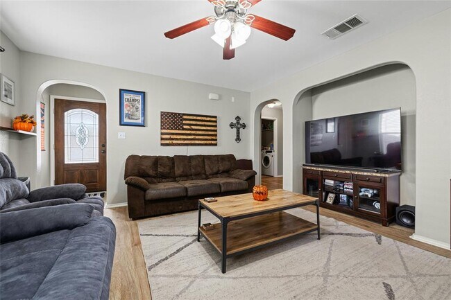 Building Photo - 3204 Barksdale Dr