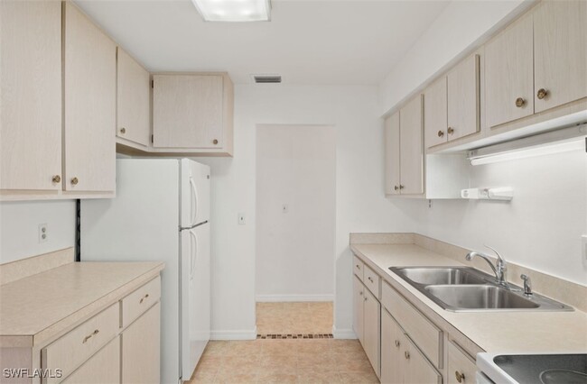 Building Photo - 18 Tangerine Ct