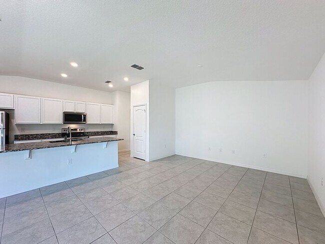 Building Photo - LIKE NEW HOME IN PRESERVATION POINT, Davenport