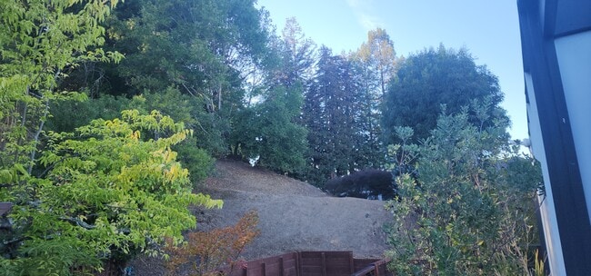 Building Photo - 100 Wimbledon Way