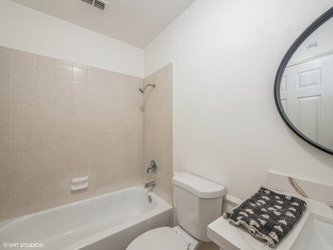 Building Photo - 1320 E Red Cedar Cir