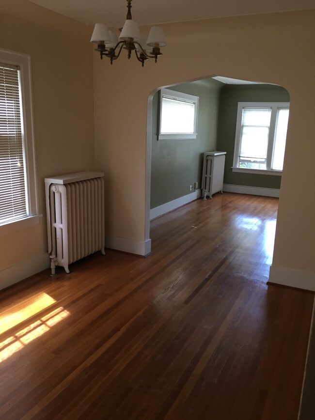 Building Photo - 2726 Franklin Ave E