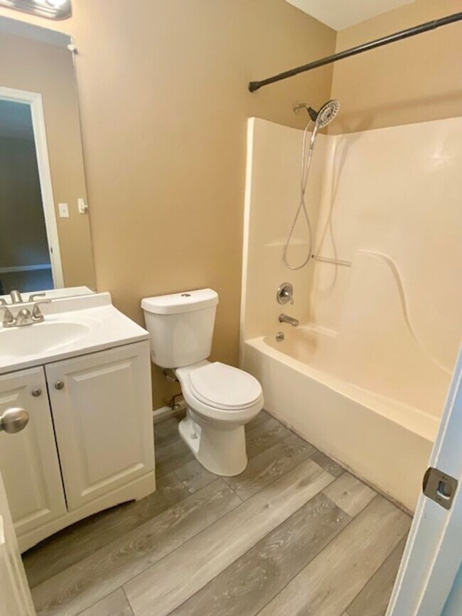 Building Photo - Perfect Starter Home