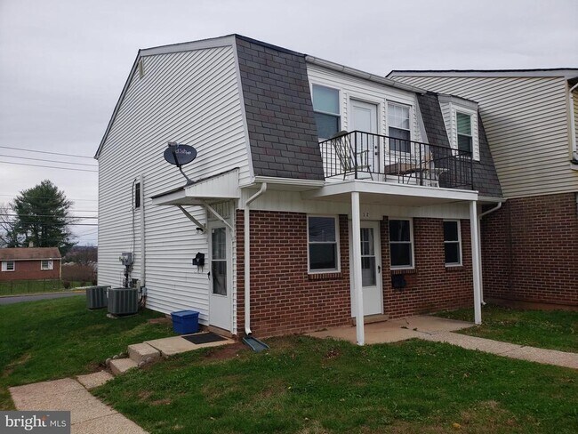 Building Photo - 12 Reliance Ct