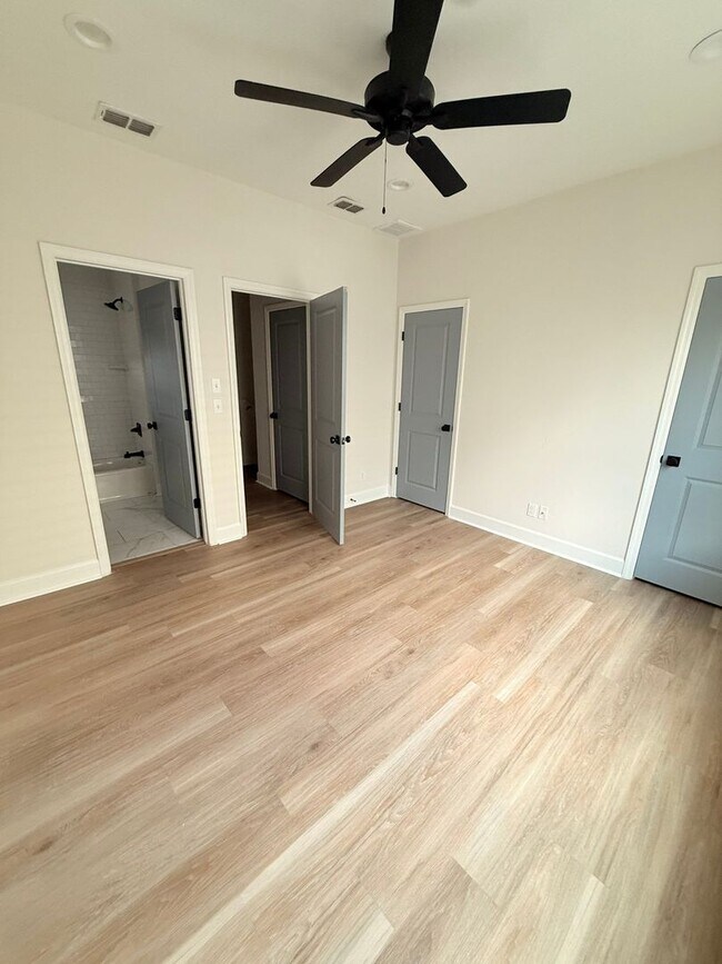 Building Photo - 1325 N Bronough St