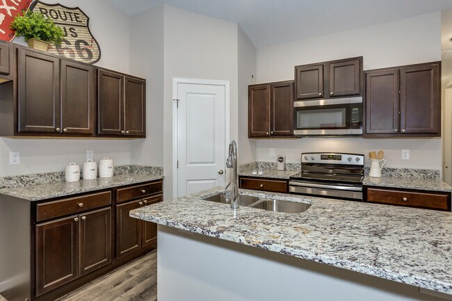 Building Photo - 2242 E Cheyenne Ct