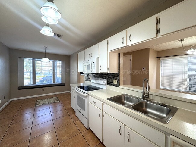 Building Photo - 2802 Curry Village Ln