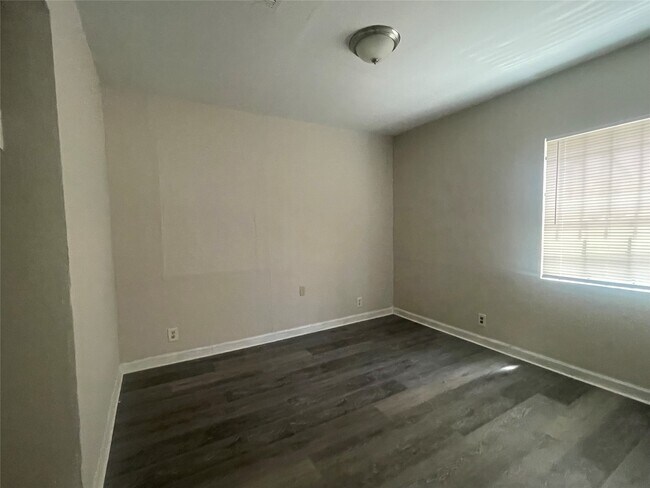 Building Photo - 10509 Fairland Dr