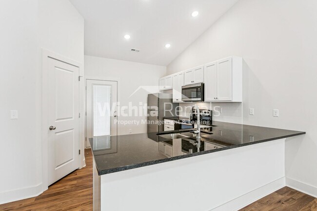 Building Photo - 1861-1861 S Hickory Creek Ct