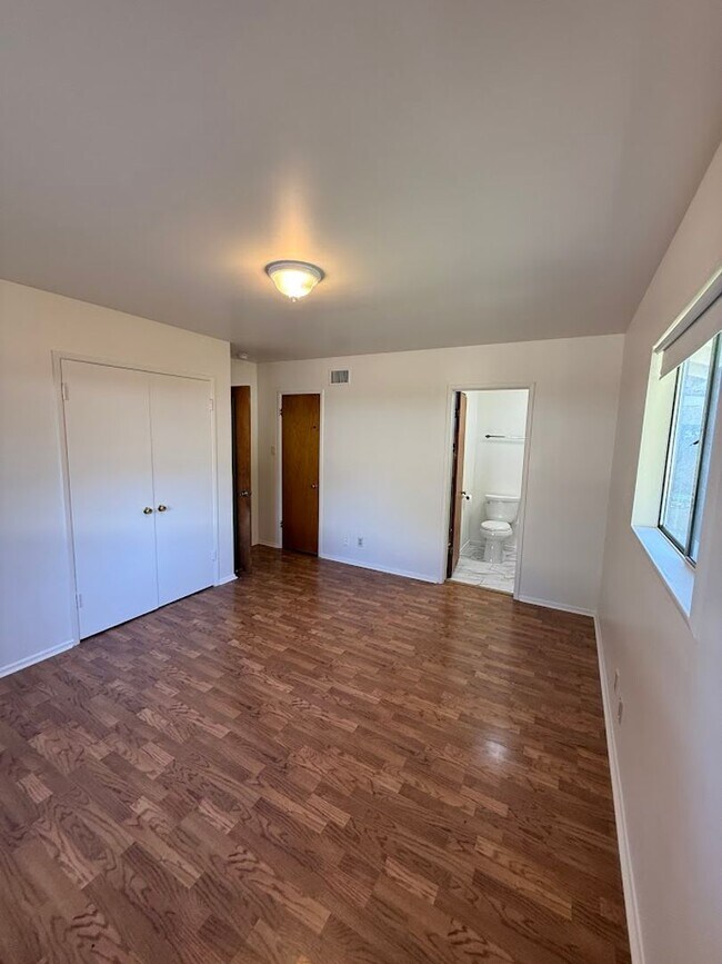 Building Photo - Beautiful 3 Bedroom, 2 Bathroom North Hill...
