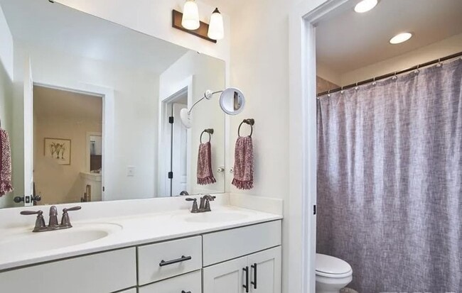 Building Photo - Beautiful Craftsman home near Duke!