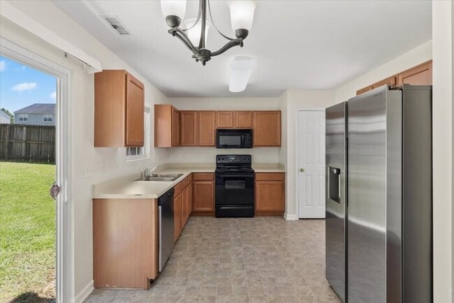 Building Photo - ***Coming Soon!!!***Spacious and Move-In R...