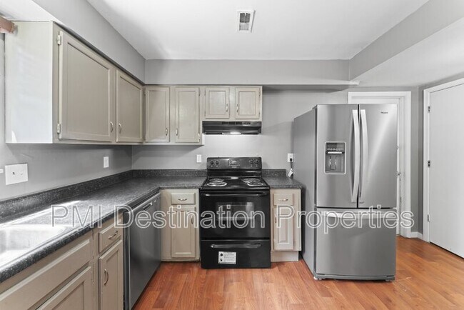 Building Photo - 3201 Creekwood Dr