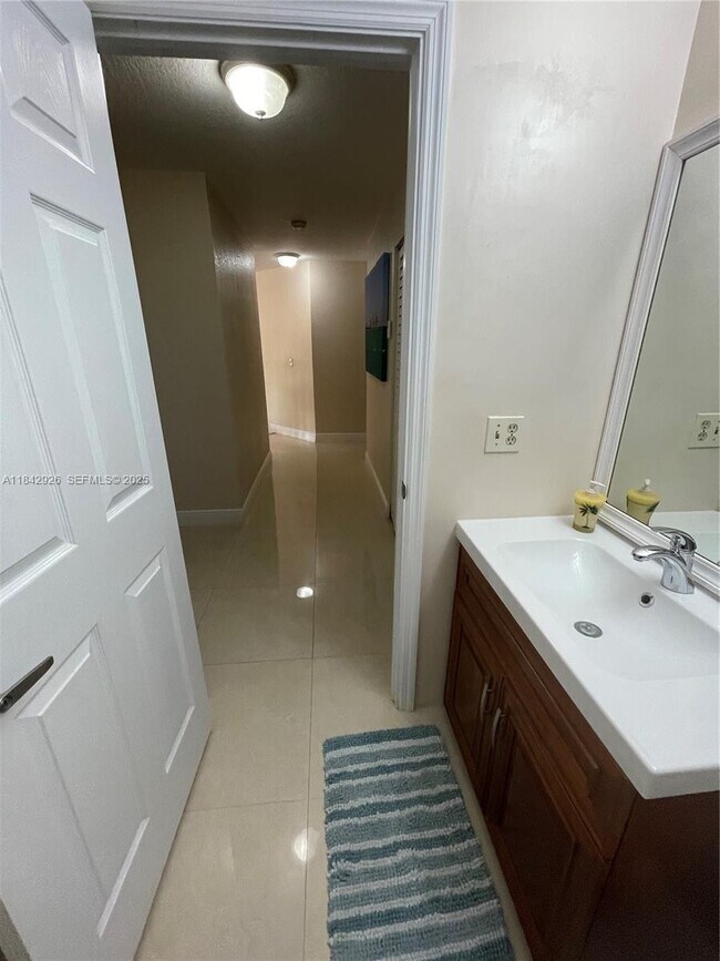 Building Photo - 10290 SW 139th Ct