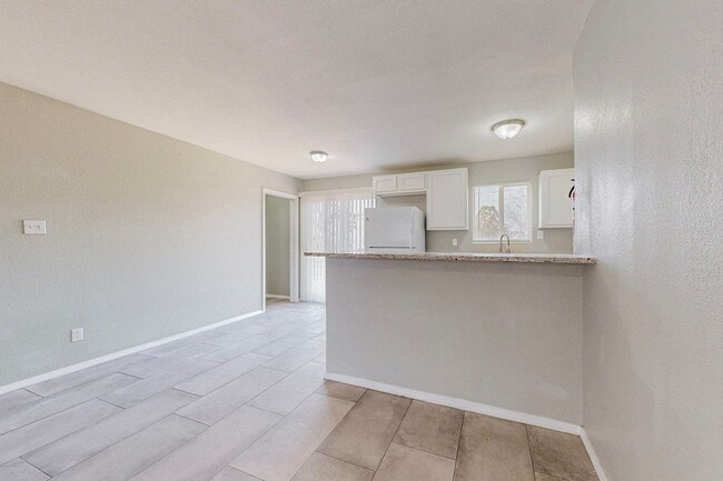 Building Photo - NE Mid-Century Modern 3 Badroom 1.5 Bath with garage