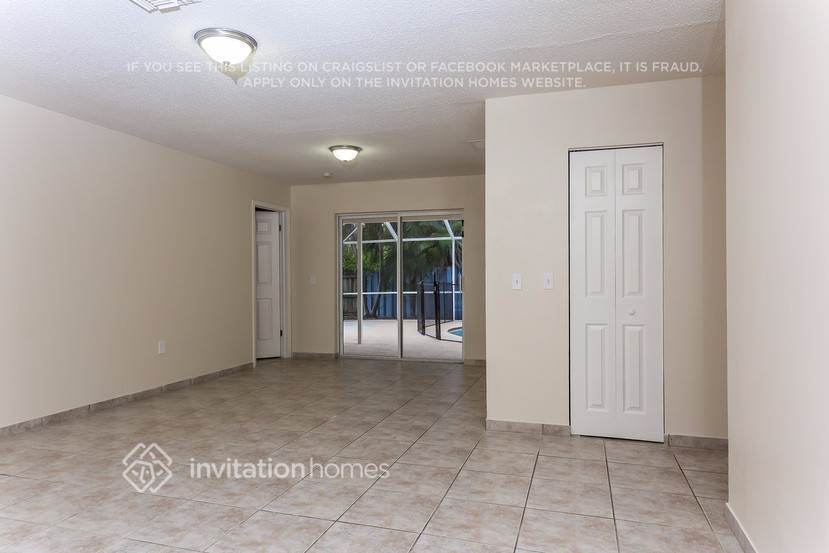 Building Photo - 1000 NW 93rd Terrace