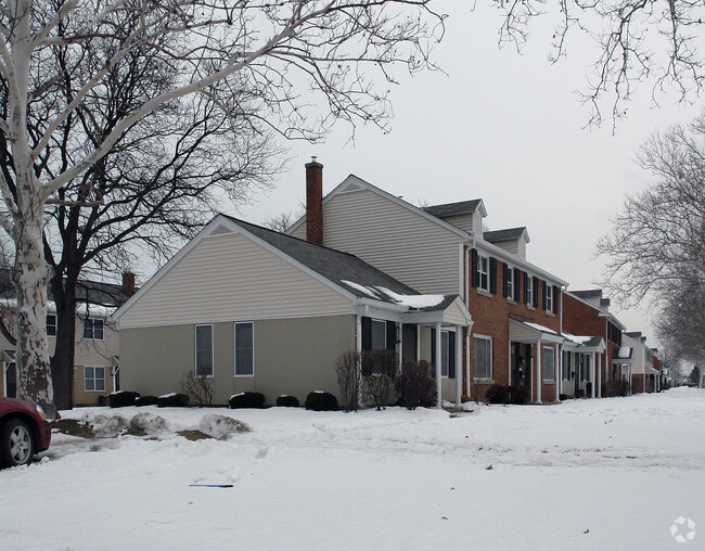 Building Photo - Leavitt Homes