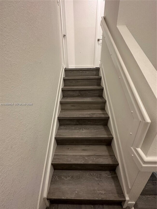 Building Photo - 1030 SE 23rd Terrace