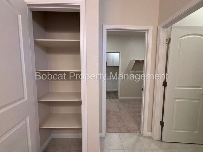 Building Photo - 852 Furlong Dr