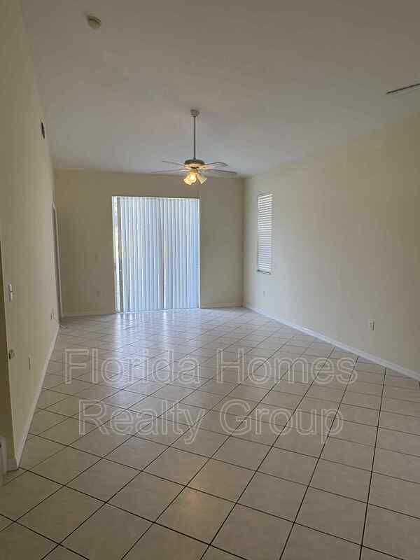 Building Photo - 3629 Pine Oak Cir