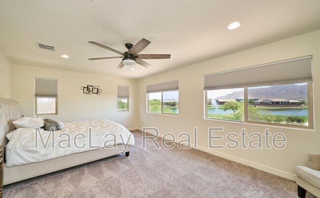 Building Photo - 2415 E Runaway Bay Pl
