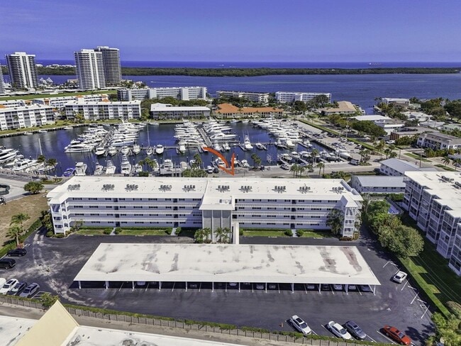 Building Photo - 907 Marina Dr